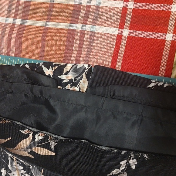 Talbots lined Black and Orange Floral A-Line Skirt - Picture 4 of 4